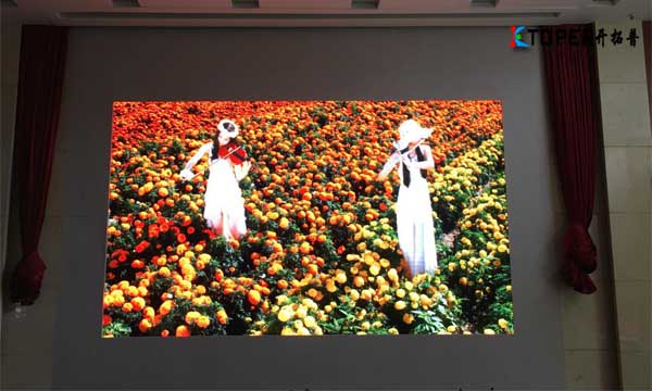 小間距LED銷售“兩頭翹”，跨越式發展的基礎已經形成